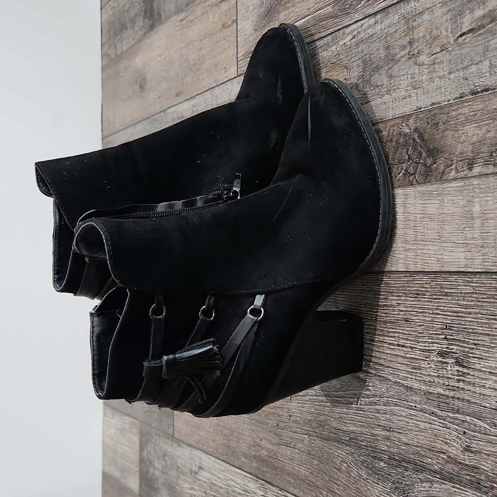 Black heeled  booties lace up with little tassel size 7